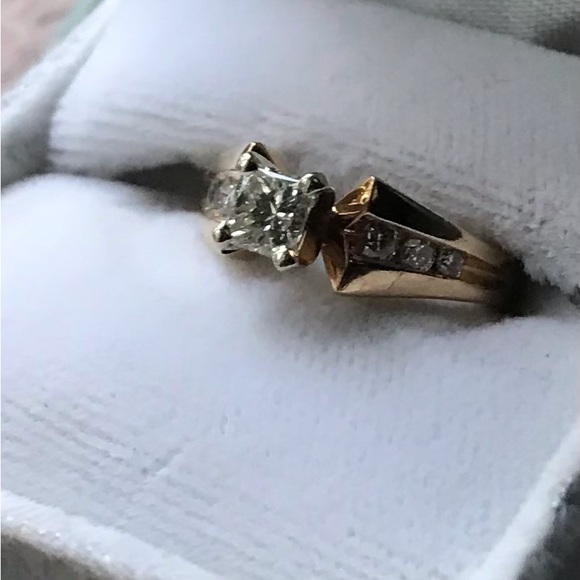 Diamond Ring- 14k Yellow Gold - Picture 2 of 11